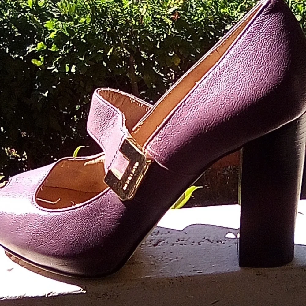 Michael Kors Peep Toes High Heel Shoes With Gold Hardware Buckle. size 6.5M - Picture 3 of 9